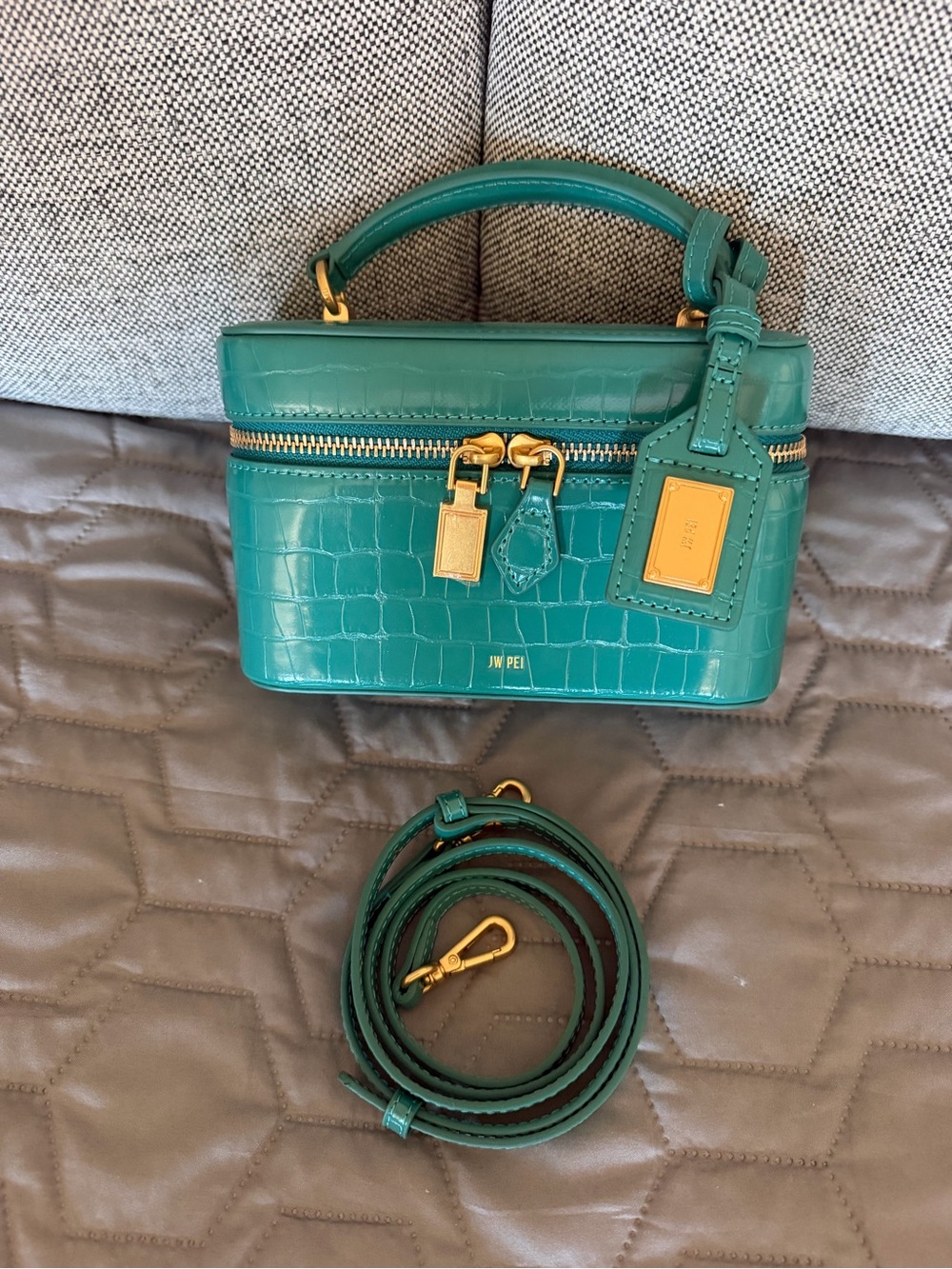 JW PEI green crossbody.  details in photos. Excellent condition